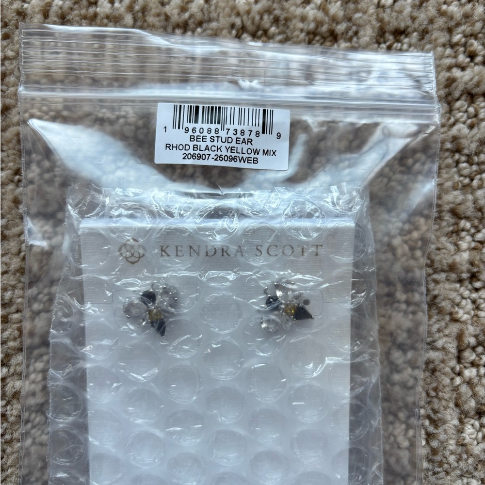 NWT Kendra Scott Bee Earrings - Picture 6 of 6
